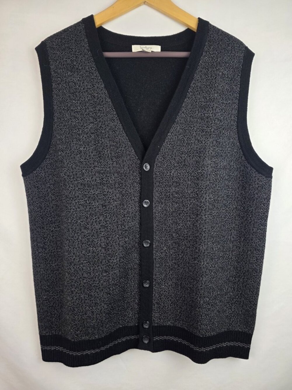 Turnbury Men's Sweater Vest Size 42  Black Gray Wool Knit Sleeveless Top